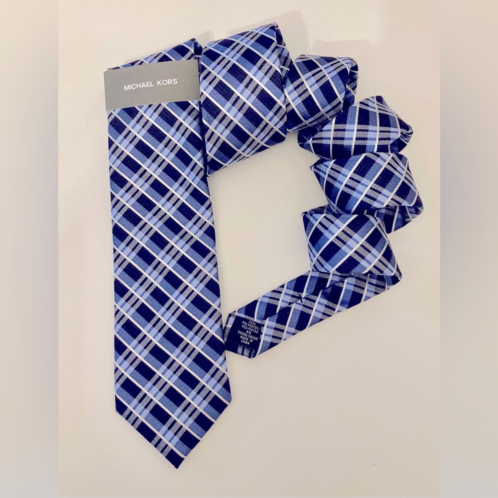 NWT Michael Kors Men's tie dark blue, light blue, white.